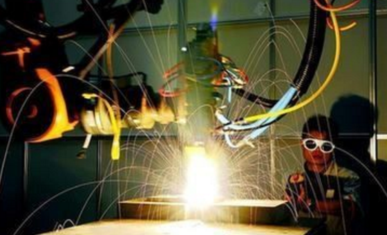 光纤激光焊接机的优势和应用